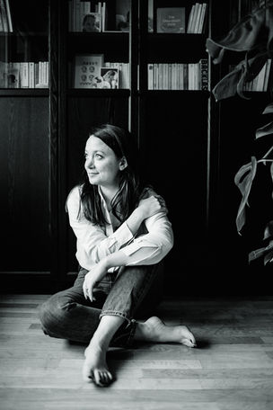Portrait de femme confiance en soi à domicile photographe  Paris 12