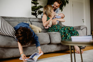 Séance naissance à domicile à Paris - Photographe bébé 94, 93, 77, 91