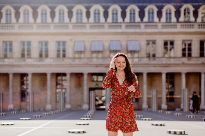 Portrait de femme confiance en soi en extérieur frais et naturel photographe Paris