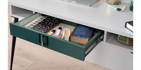 Cannes møbelsett – moderne design for barne- og ungdomsrom. Inkluderer garderobe, seng, nattbord, skrivebord og bokhylle i ly