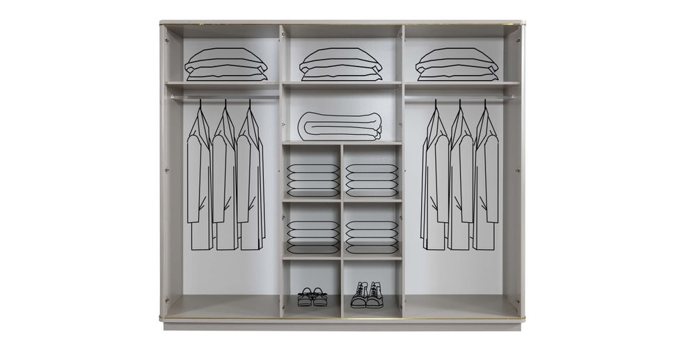 Moderne soveromssett med seng (160x200 cm), polstret sengegavl med gullaksenter, skap, to nattbord og en kommode med speil.