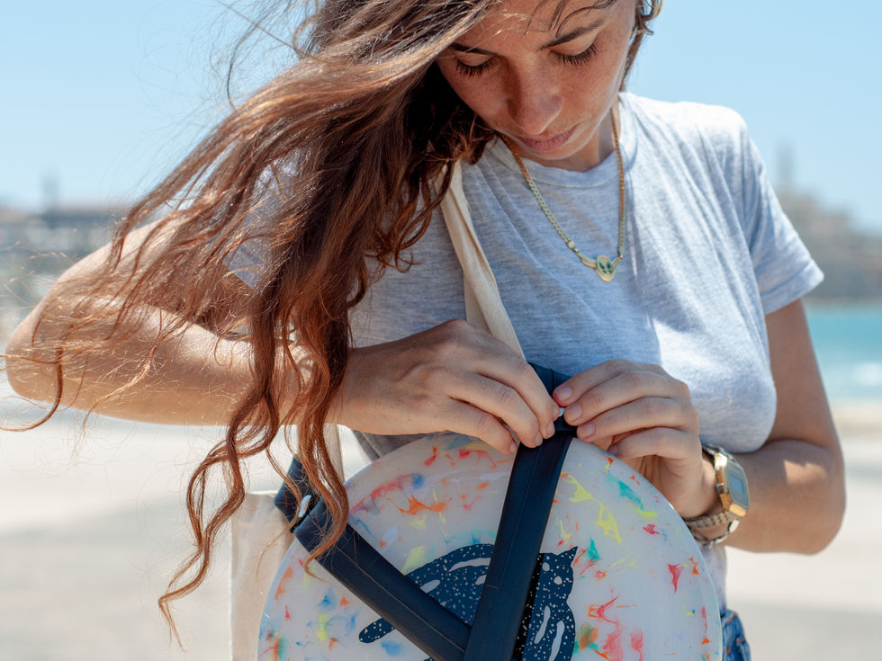Model with TOOB Frisbee Holder