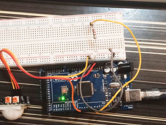 Electronics Projects for Kids: Learn Arduino - Motion detection with Arduino and PIR Sensor.