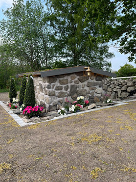 Fasadbelysning på vacker stenfasad