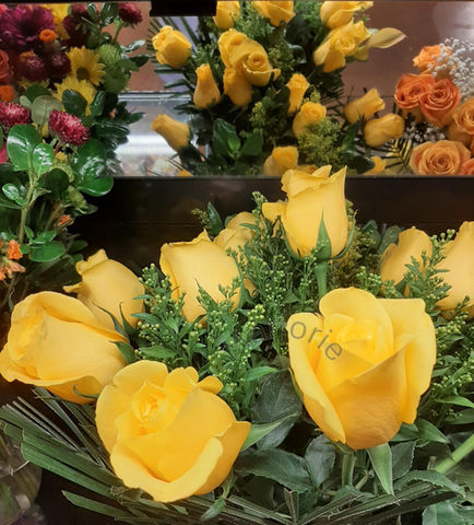 Yellow Roses w Reflection in Mirror