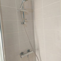 A handheld showerhead