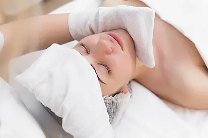 hot-towel-massage-revive-therapy-5.webp