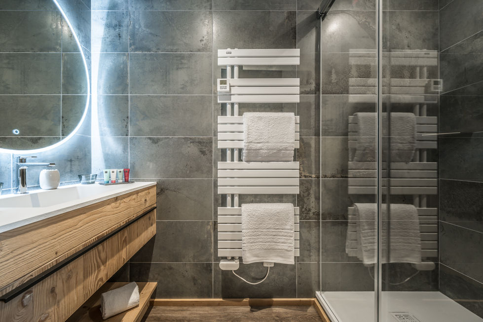 Salle de bain de la Suite Gentiane du Chalet 1946 - Chalet TAMO Courchevel