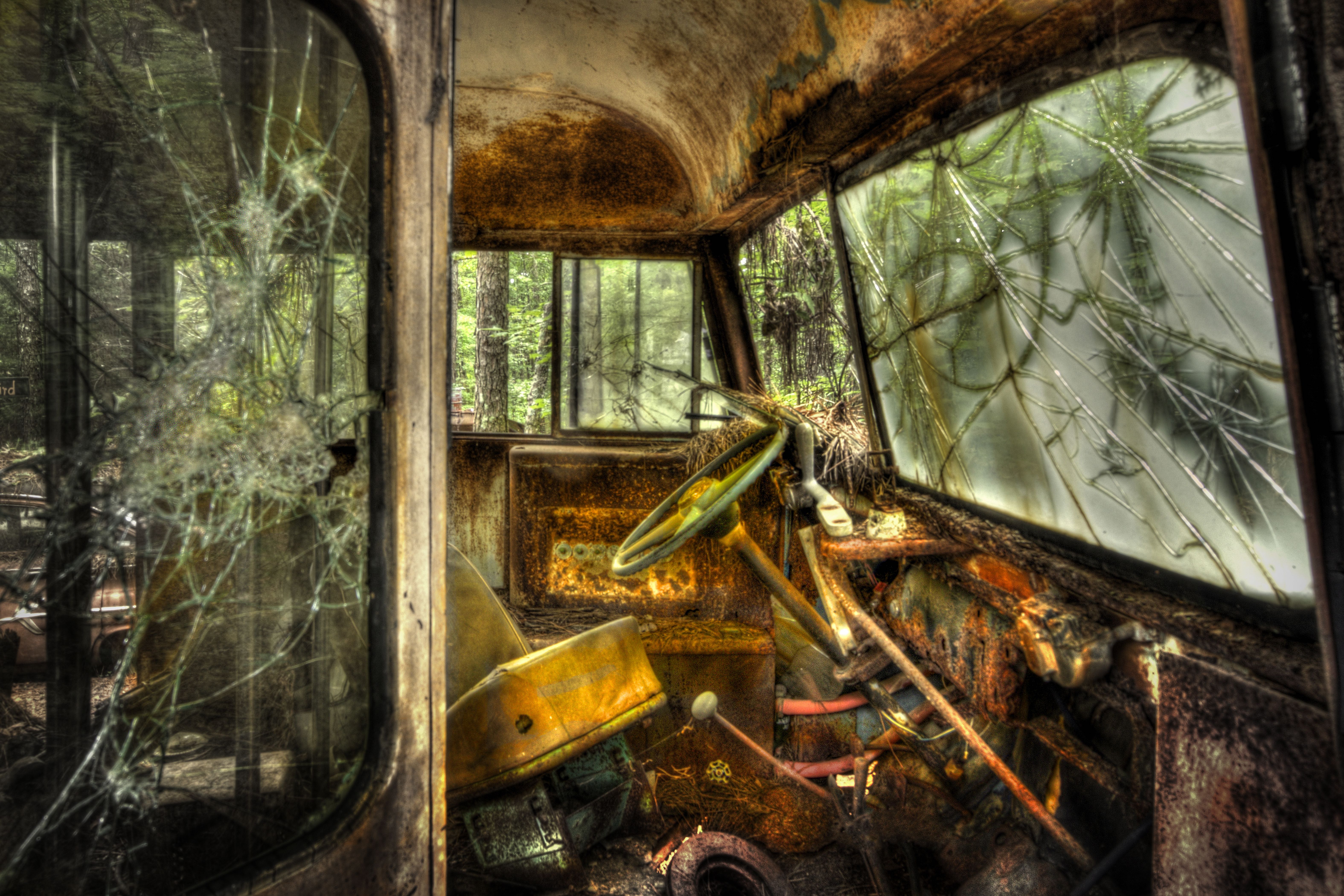 Schoolbus - Old Car Cilty