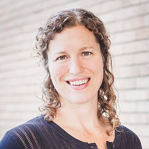 Brigitte Dubuc, ostéopathe D.O., propriétaire des cliniques d'ostéopathie CORPS EN MAIN de Montréal et de Boucherville.