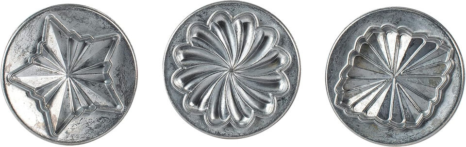 Embossed silver flower charm