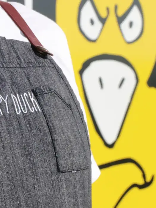 Nahaufnahme der Grumpy Duck Schürze