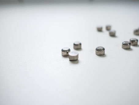 ¿Cómo optimizar el uso de las pilas de mi audífono para sordos?