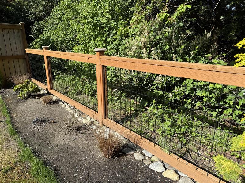 Hug Wire Hog Wire Fencing – A Stylish Option for Greenbelt Lots