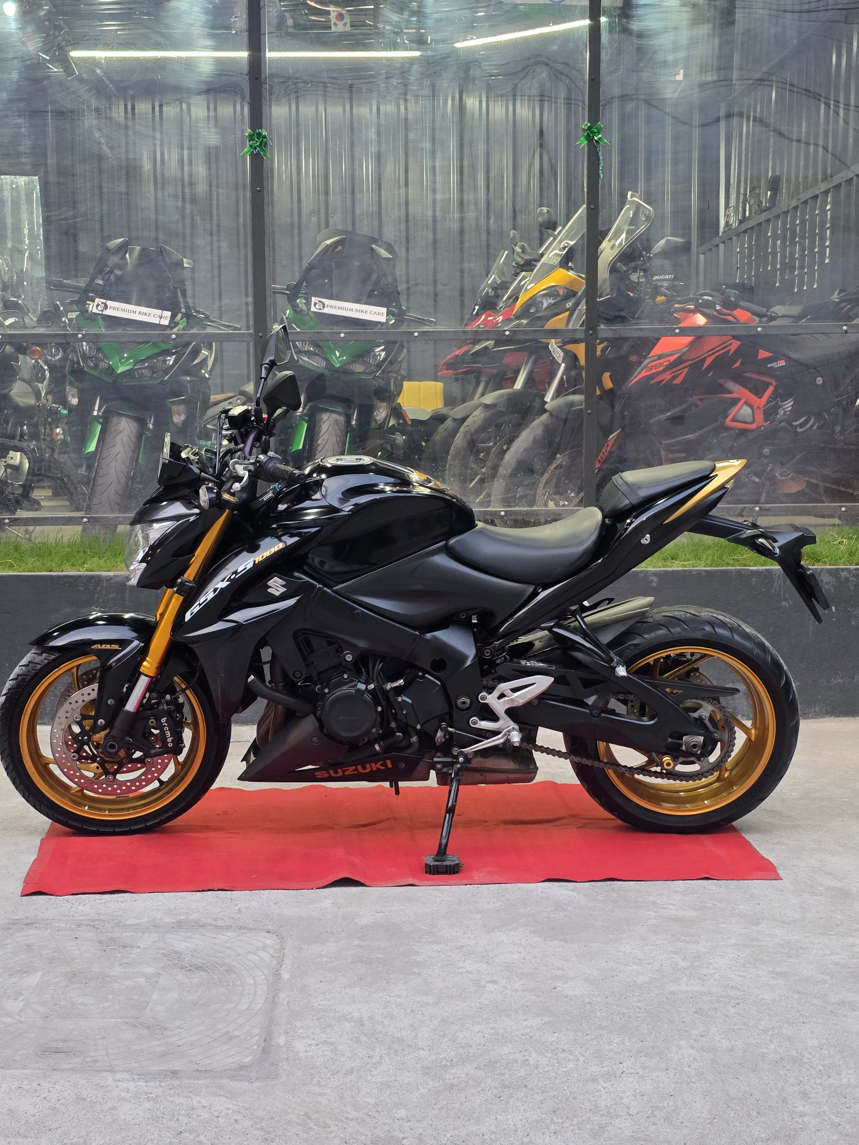 Suzuki GSX-S1000