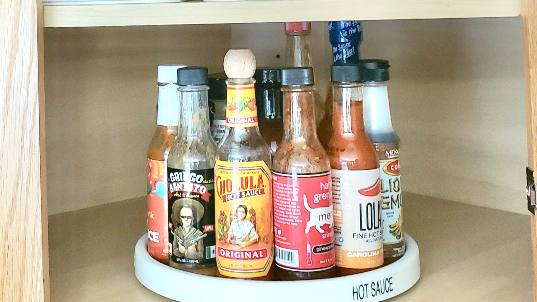 Hot sauce turntable and label