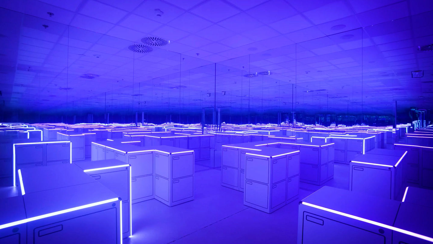 immersive mirror room art installation Berlin Upside Down