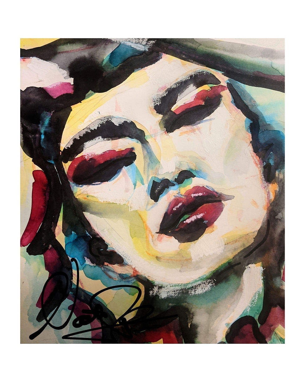 Visage stylé d'une femme d'apparence asiatique avec un regard vif.