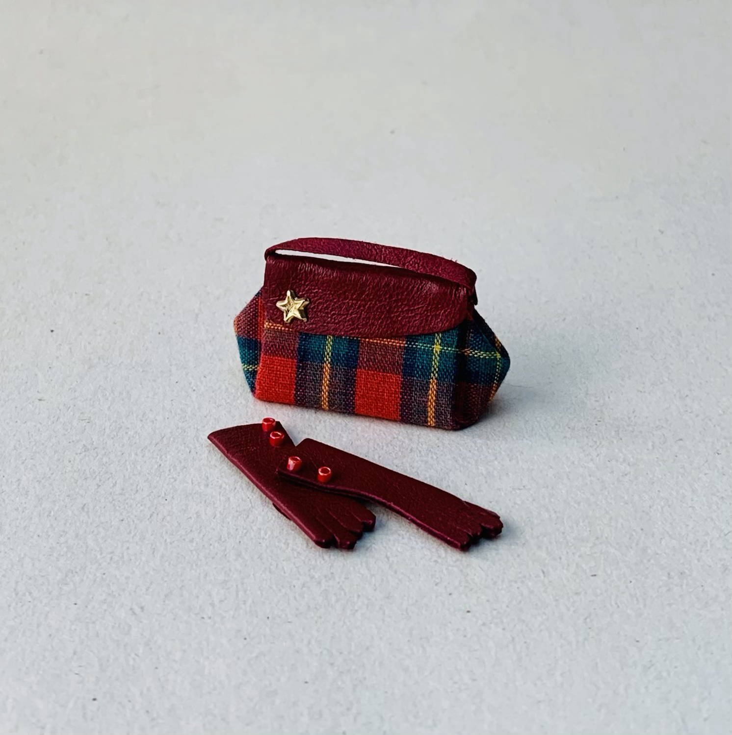 Handbag and Gloves by the Luggage Lady