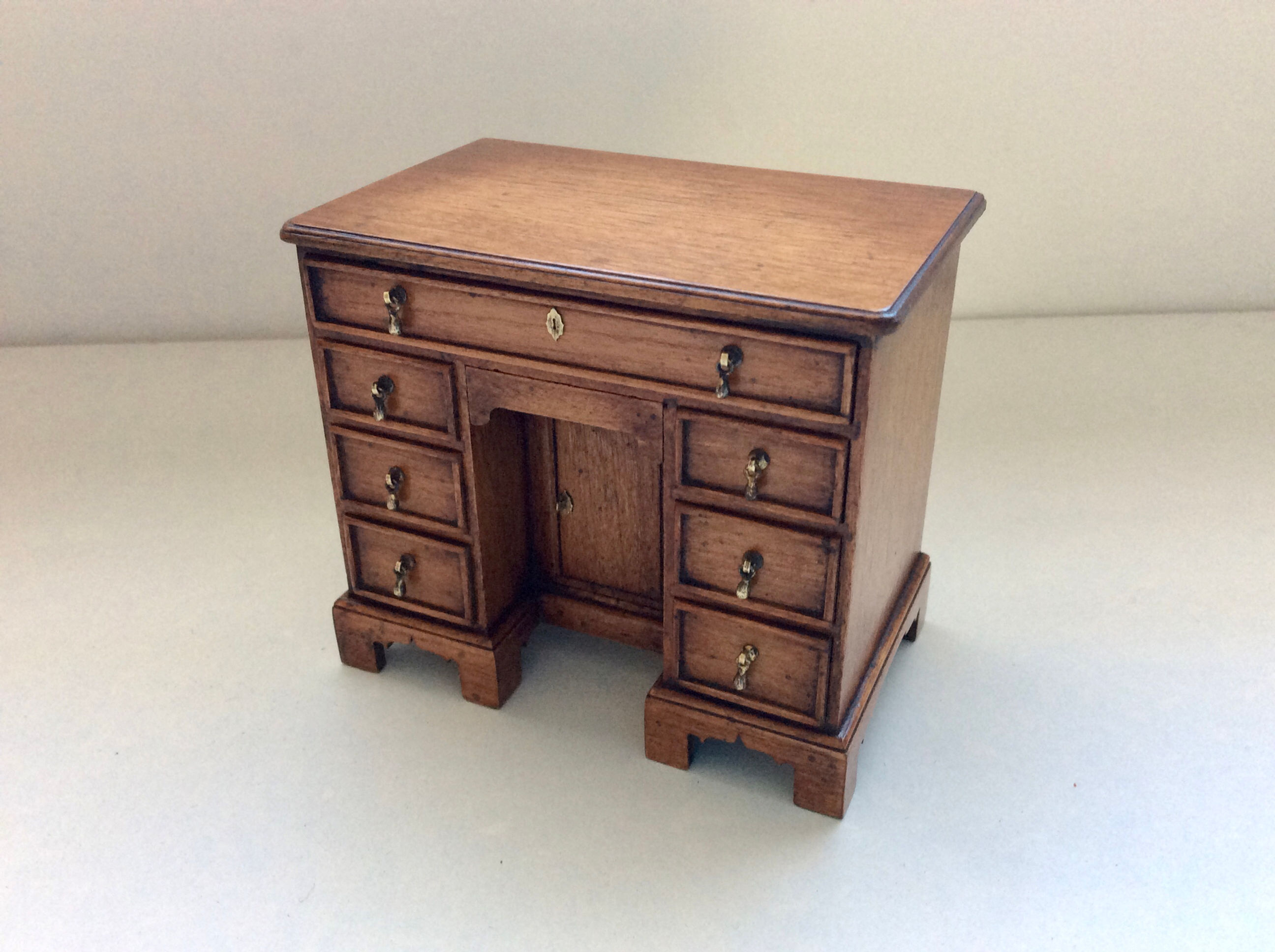 Georgian Kneehole Desk 