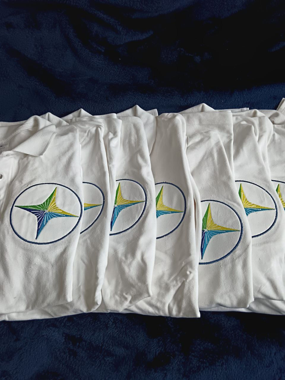 broderie-personnalisee-etincelle-64-polos-logo-numerise