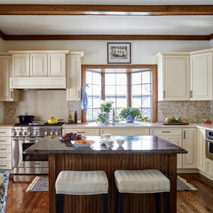 Traditional White Craftsman Kitchen