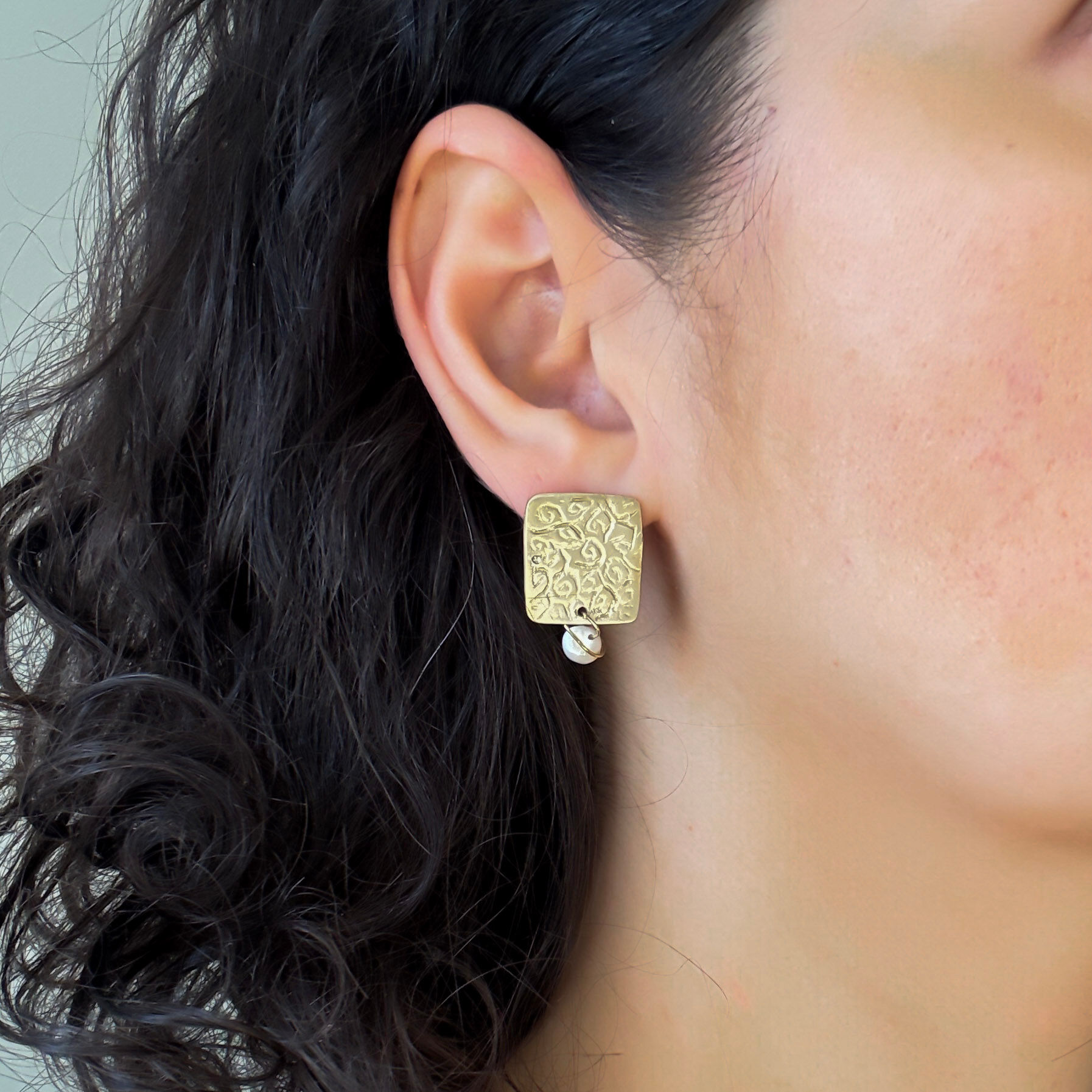 Akasha Küpe | Kare Desenli Güneş Taşlı