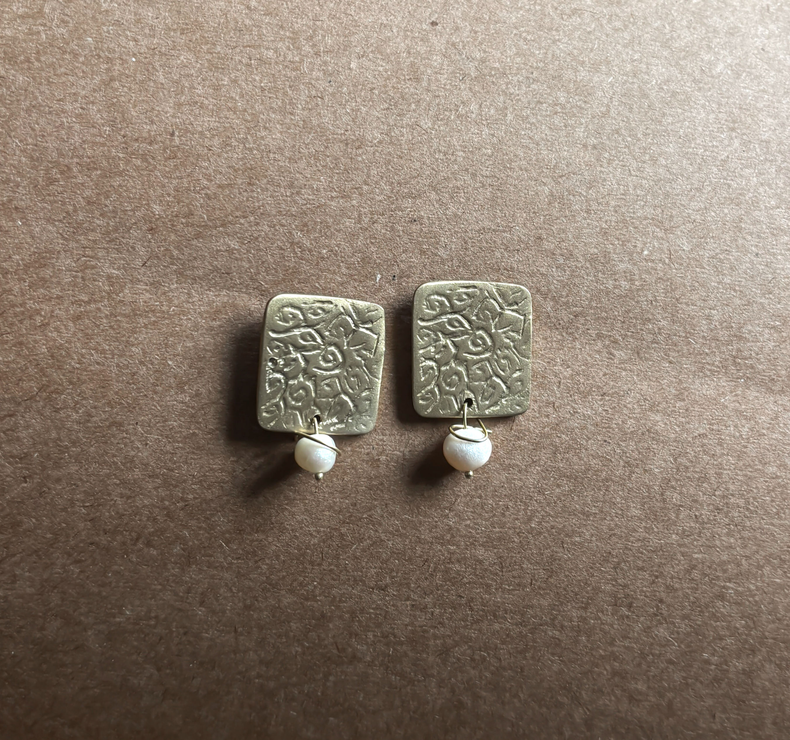 Akasha Küpe | Kare Desenli Güneş Taşlı