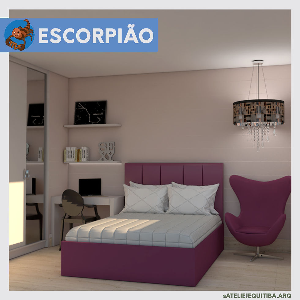 Arte com o quarto do signo de escorpião e uma faixa com o nome do signo. O quarto é todo em tons de roxo e lilás, com uma cama de casal de cabeceira estofada roxa. A direita da cama tem uma poltrona roxa e um lustre de cristais e tecido e a esquerda uma escrivaninha branca com uma cadeira de plástico preta. O armário embutido é branco com uma porta de espelho. Nas prateleiras acima da escrivaninha tem um quadro com a constelação do signo.