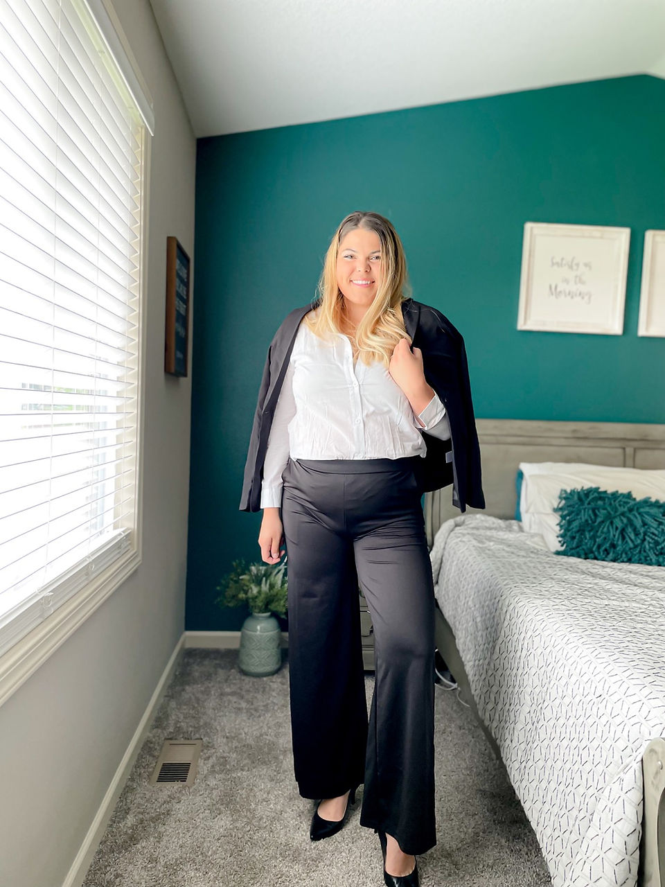 Curvy women’s work outfit blazer from amazon
