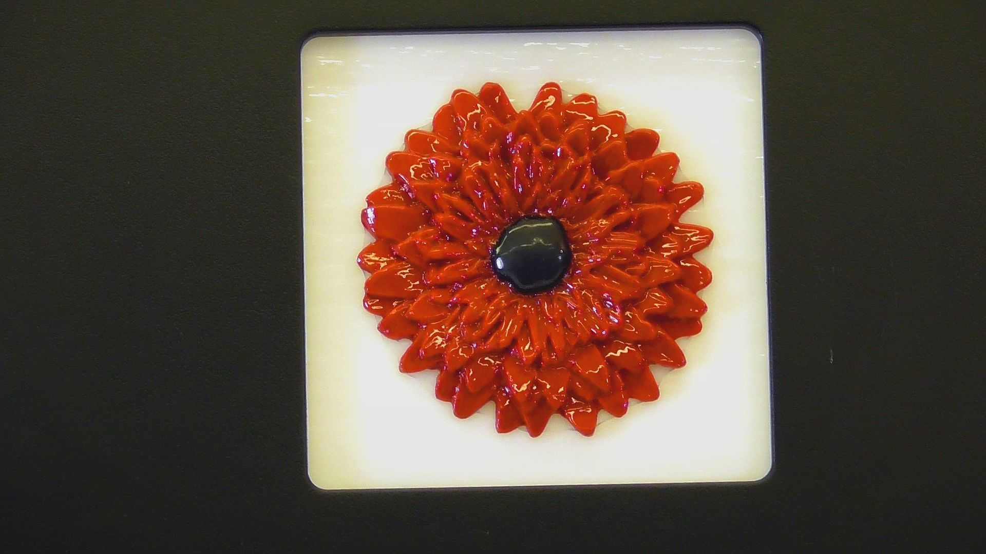 Tavla med röd blomma