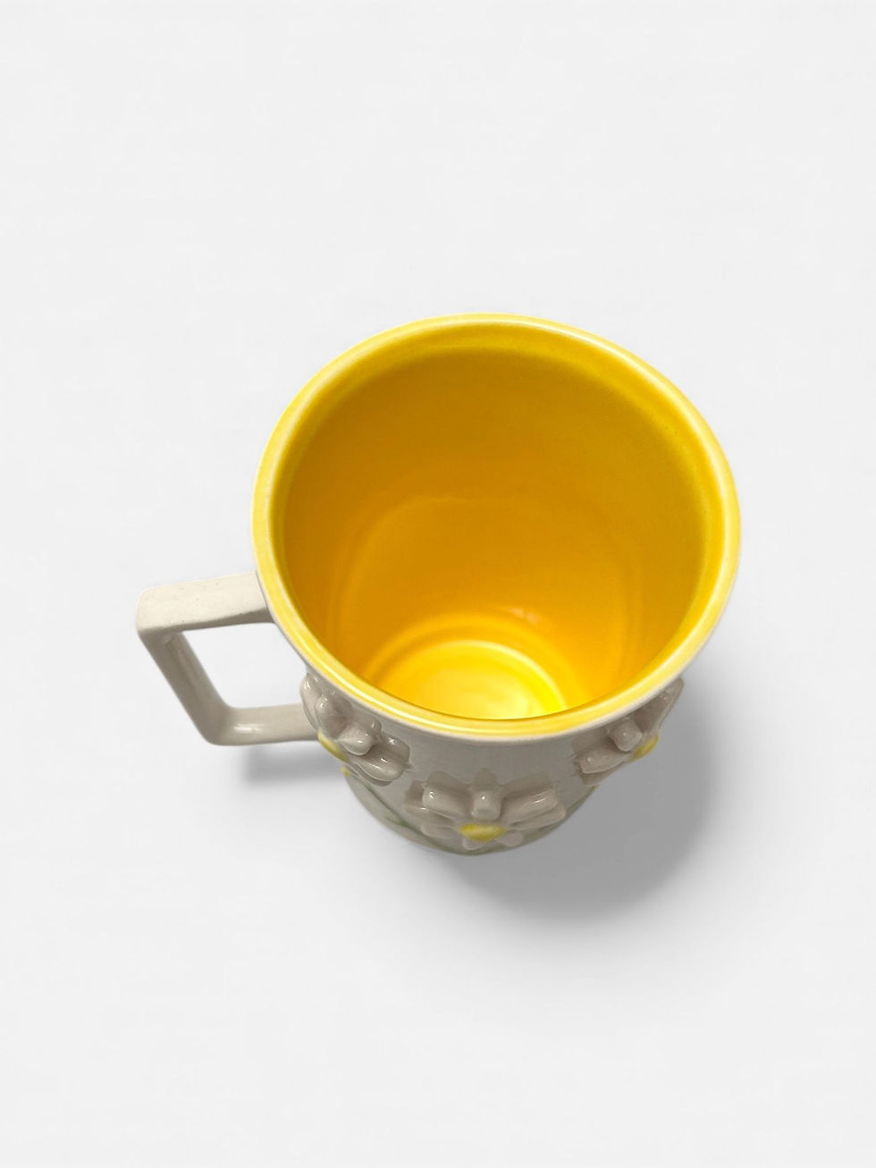 Thumbnail: Porselen Kupa Sarı  Papatya Çiçek Kabartma Desenli