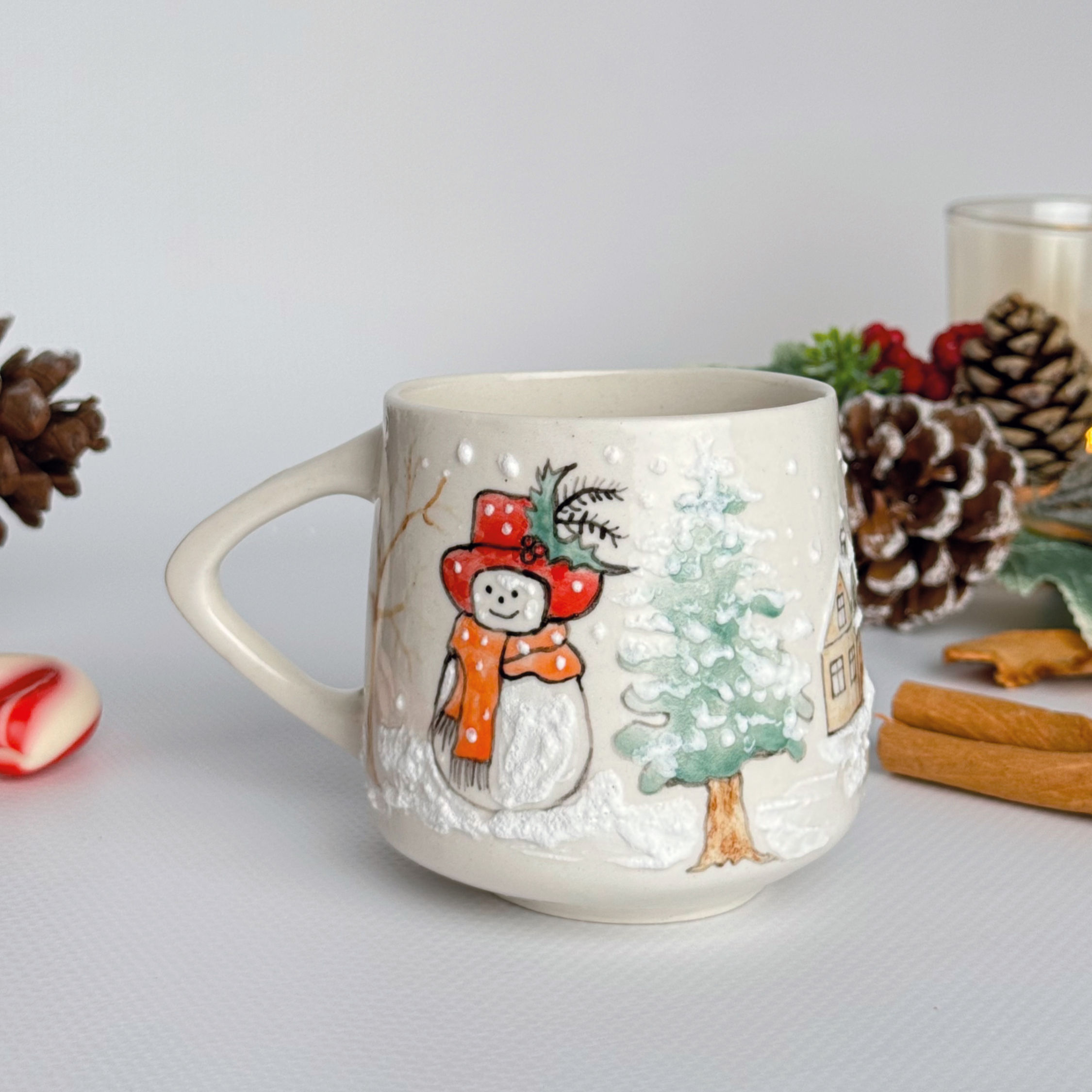 Porselen Kupa Kardanadam Kırmızı Şapkalı