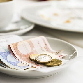 Cassazione dice si alle tasse sulle mance: sono reddito da lavoro dipendente