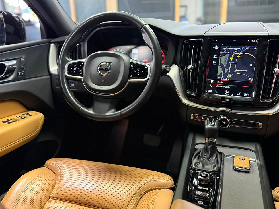 Miniature : VOLVO XC60 D5 AWD 235CV BVA TOIT OUVRANT CUIR GPS