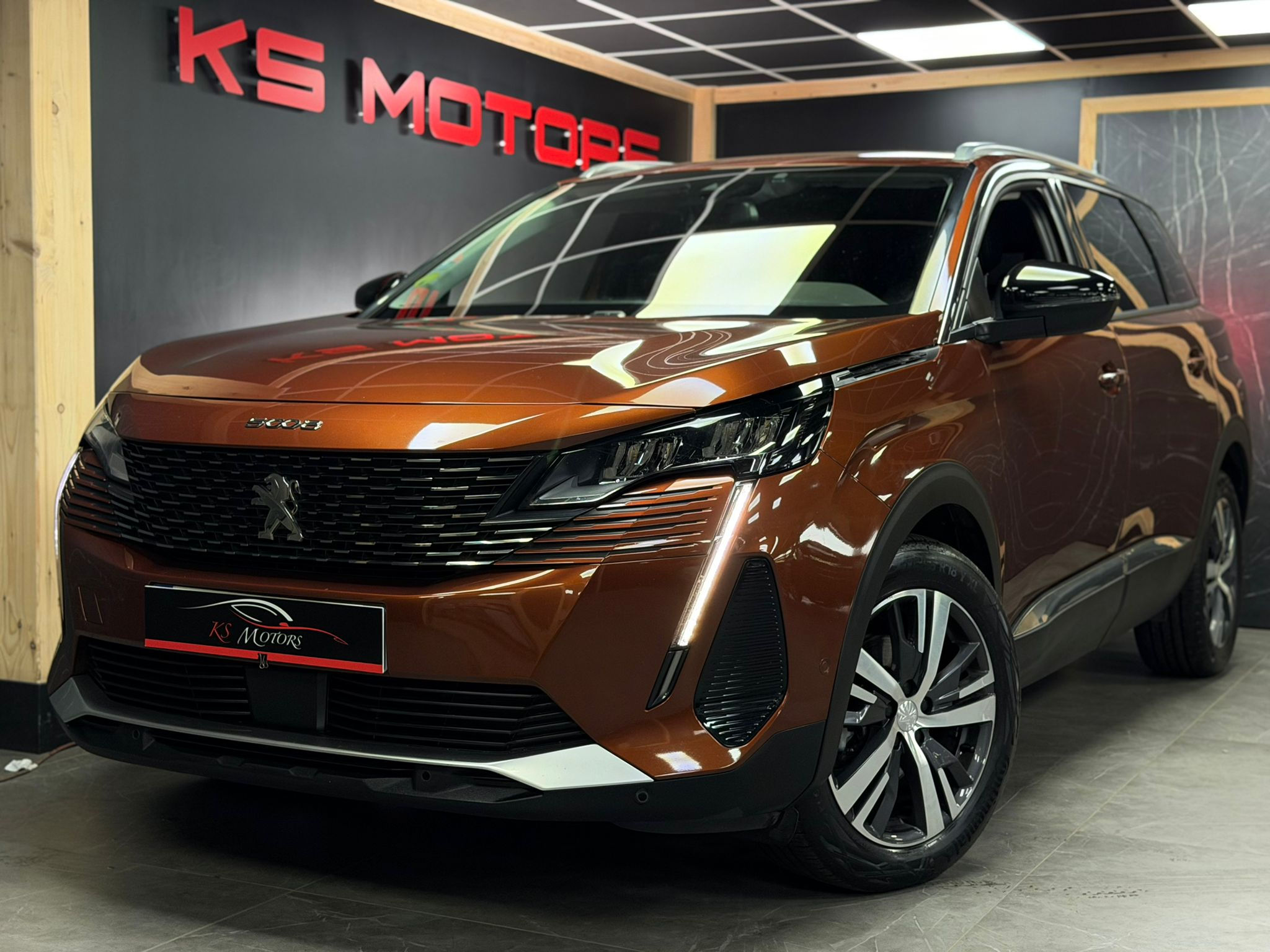 PEUGEOT 5008 1.5 BLUEHDI 130 CV BVA GPS TEL CARPLAY CAMERA 7 PLACES