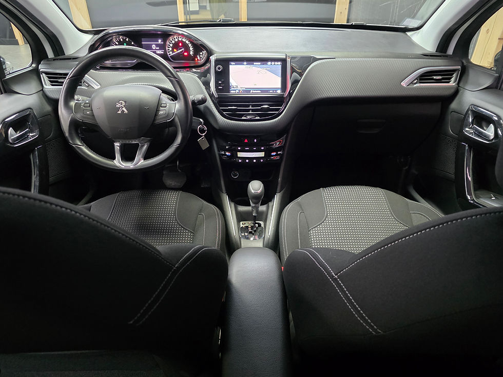Miniature : PEUGEOT 208 110 CV BVA GPS TEL TVA 8221 KM