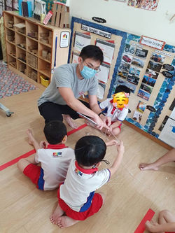 scaffolding children in building the tallest tower activity