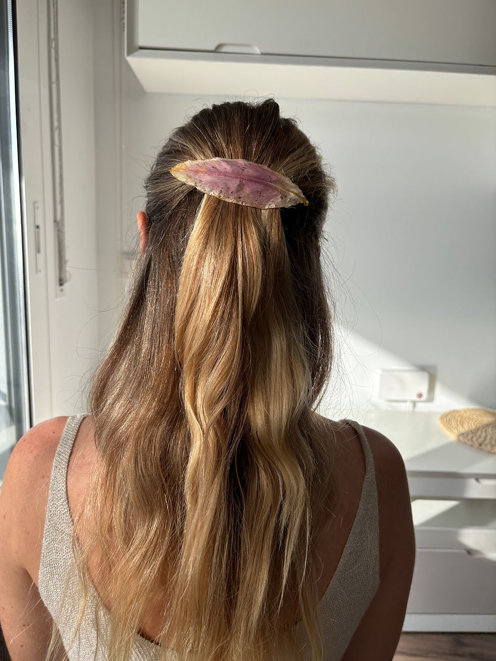 Lys Petal Hair clip