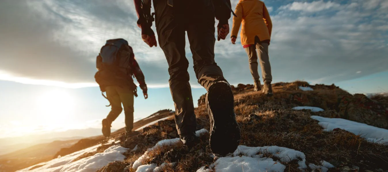 escapeoutdoors-154247-outfit-mountain-climbing-blogbanner1_1600x.webp
