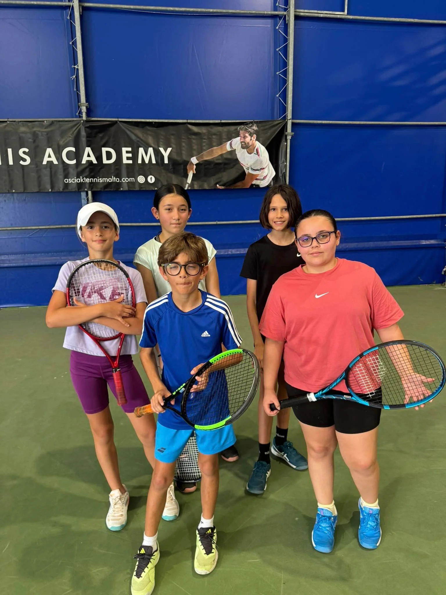 Tennis kids on court