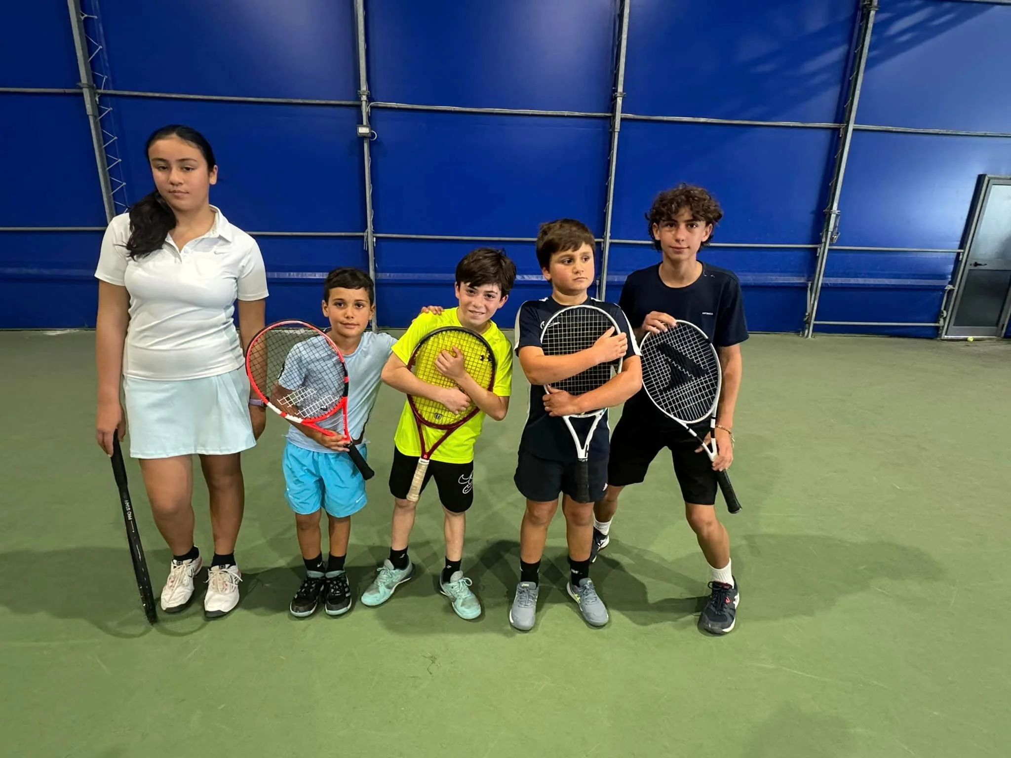 Tennis kids on court