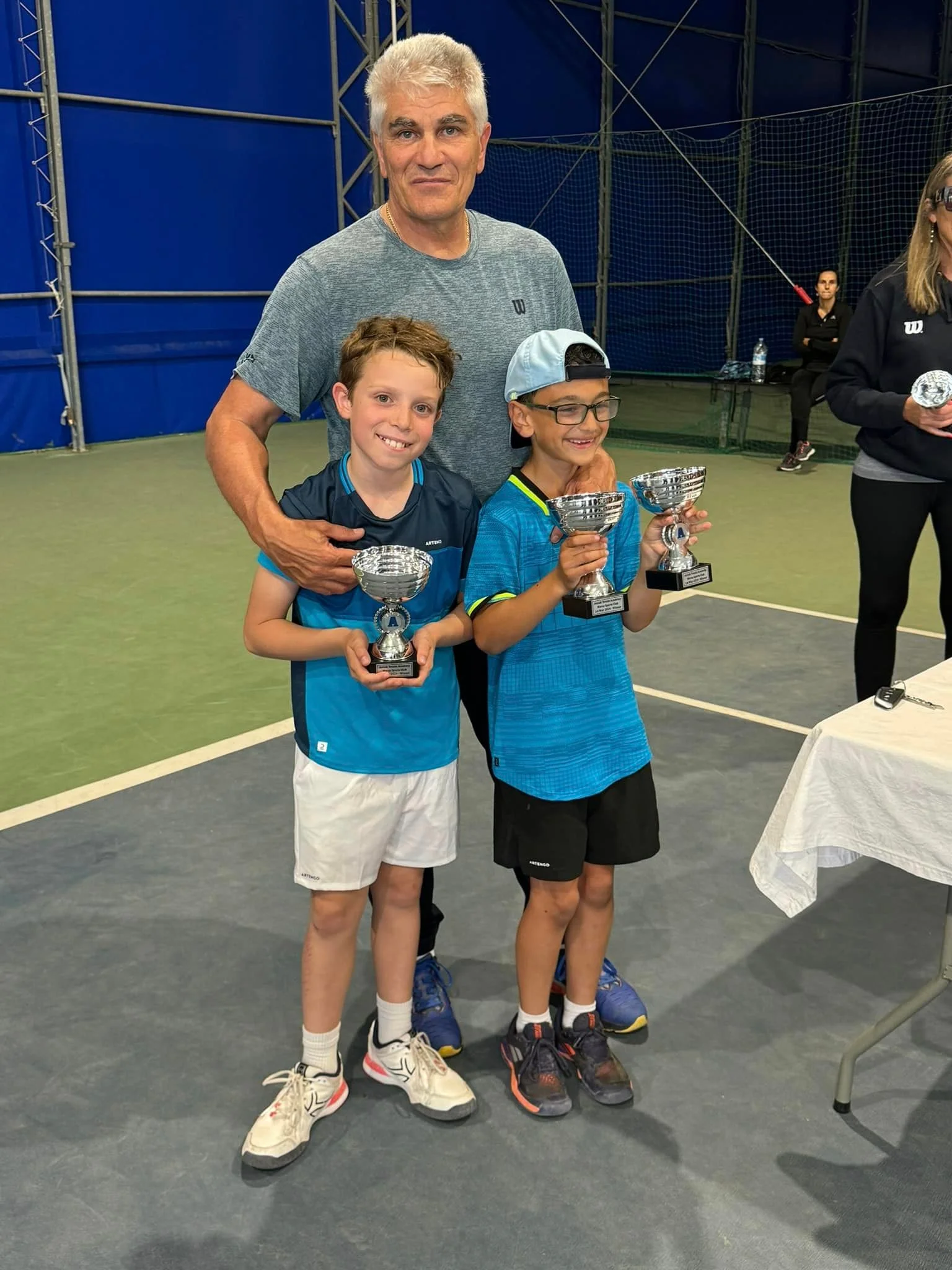Tennis kids on court