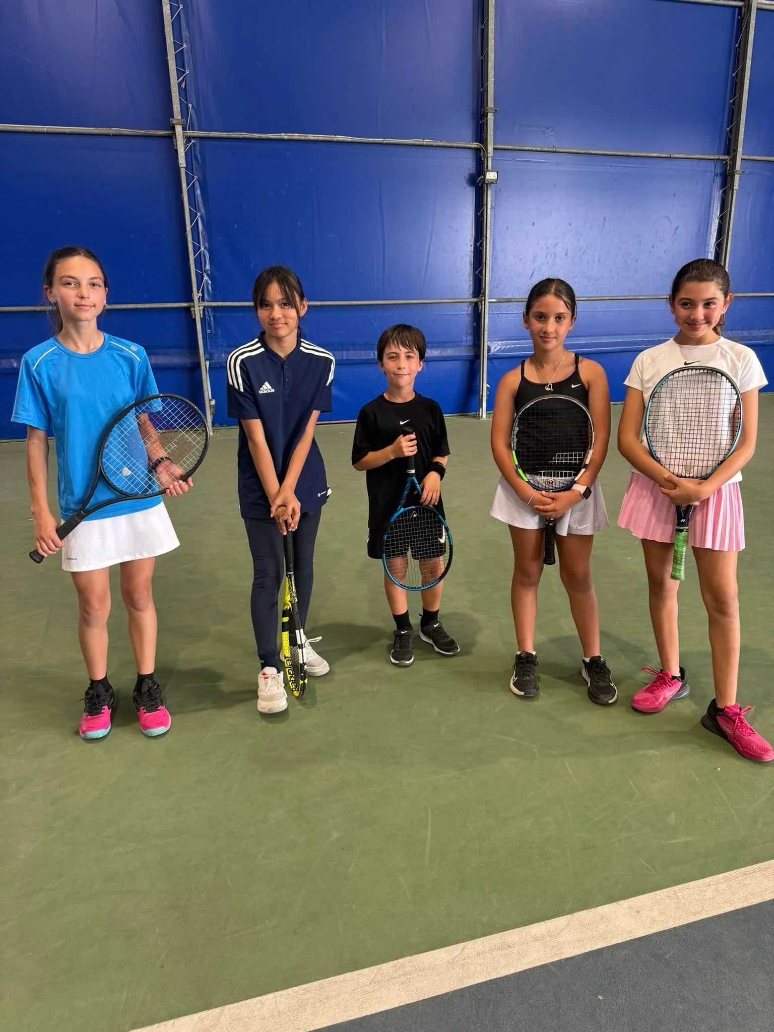 Tennis kids on court
