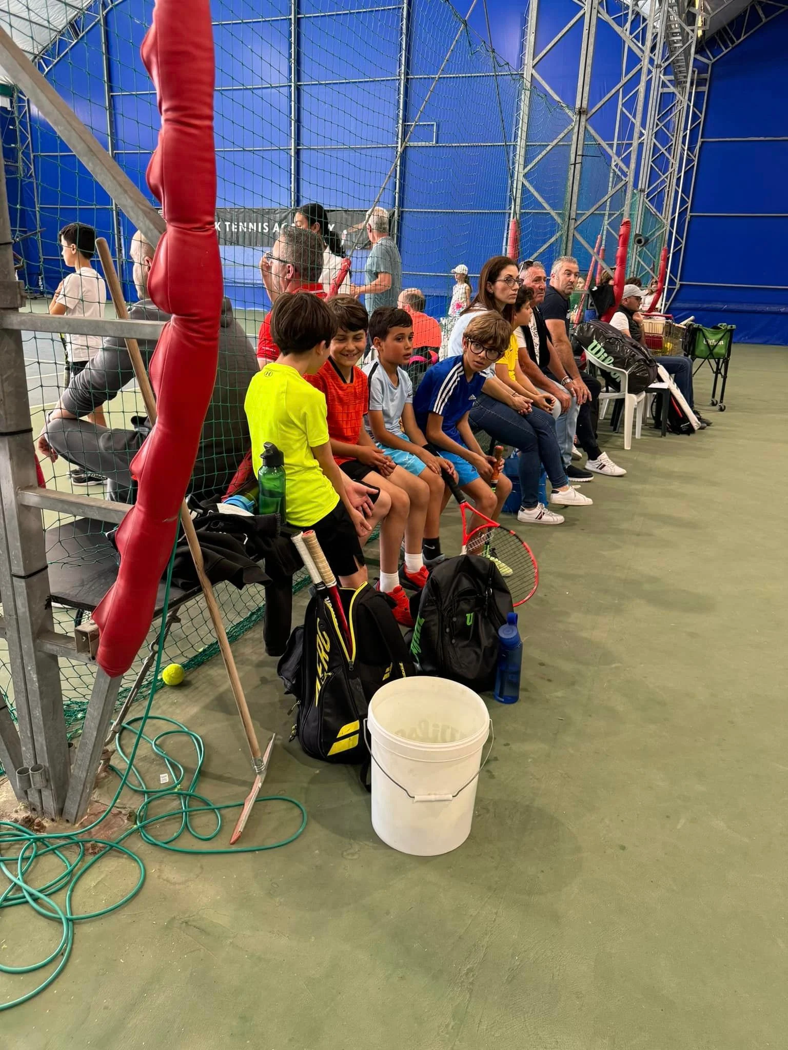 Tennis kids on court