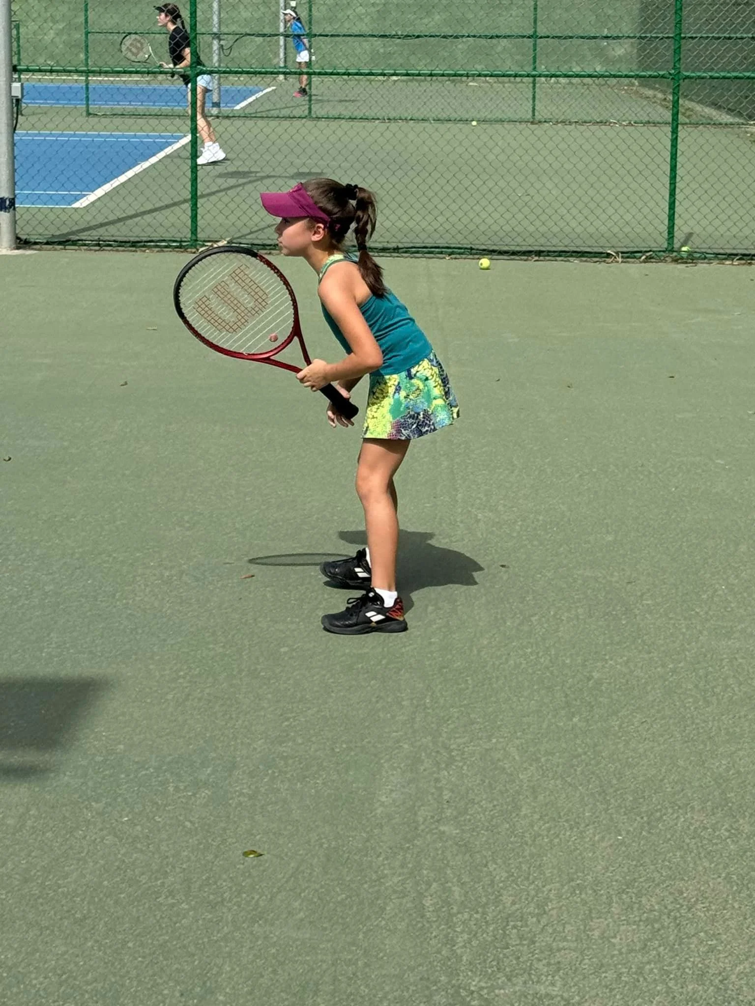 Tennis kids on court