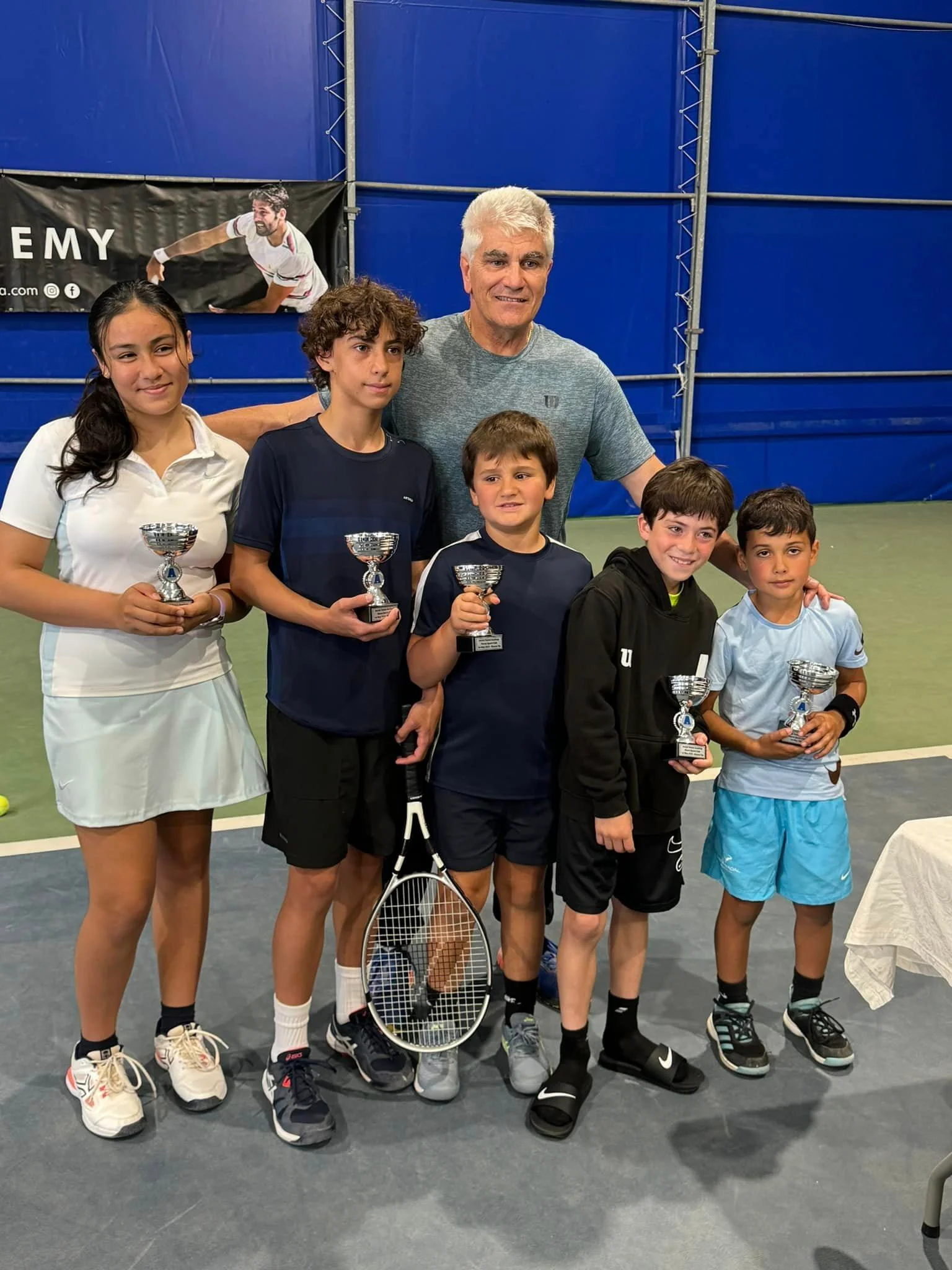 Tennis kids on court