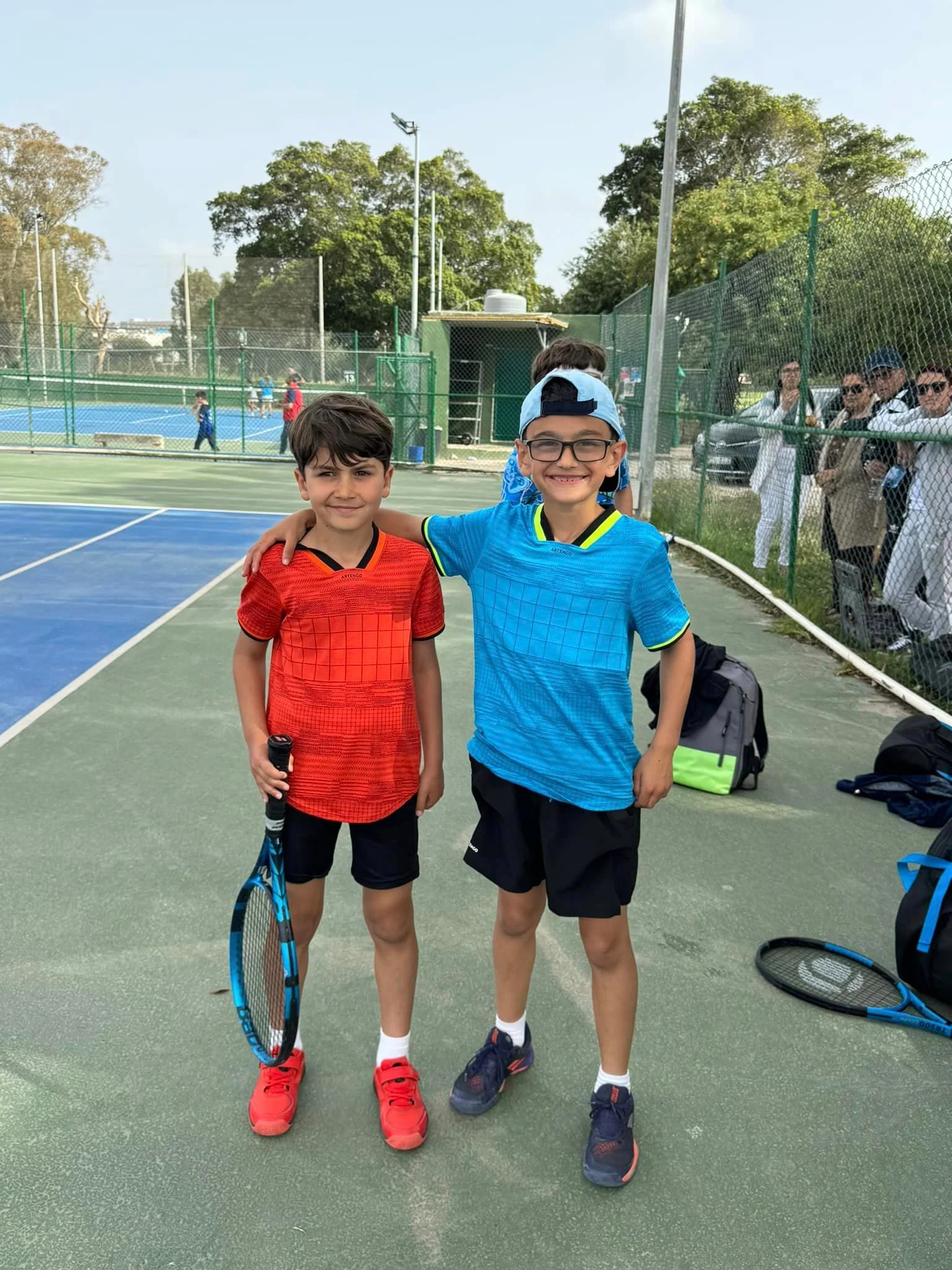Tennis kids on court