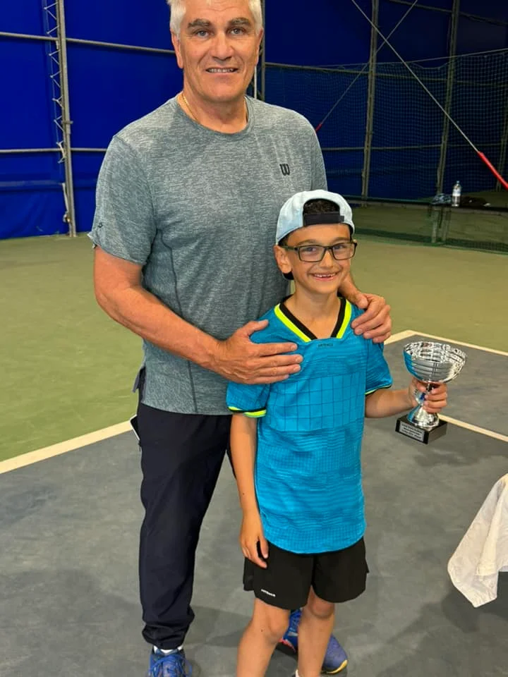 Tennis kids on court
