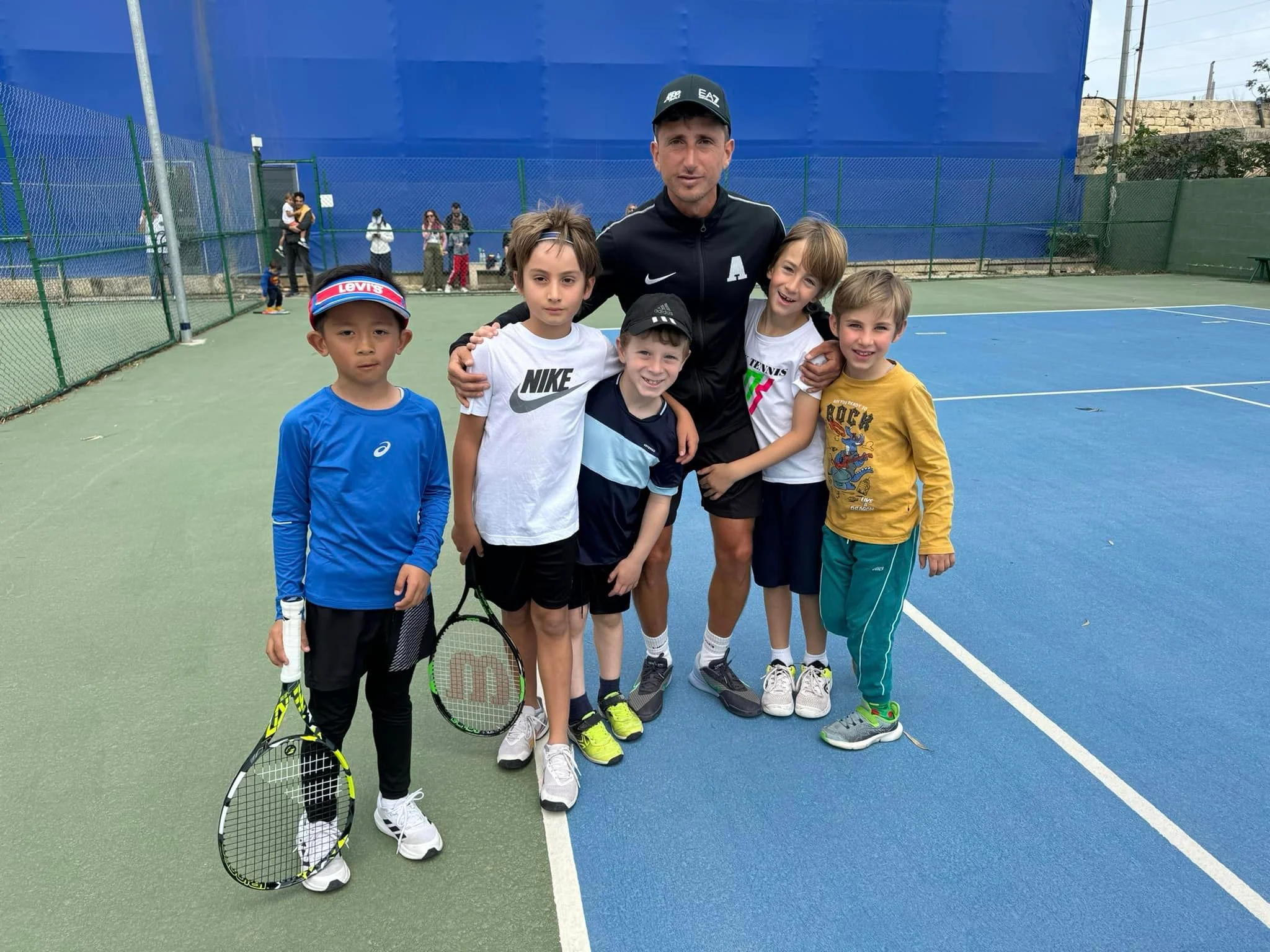 Tennis kids on court